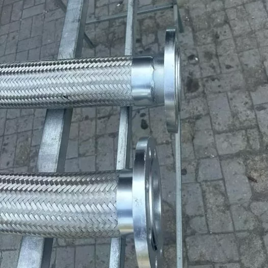 نالیدار لچکدار دھات کی نلی